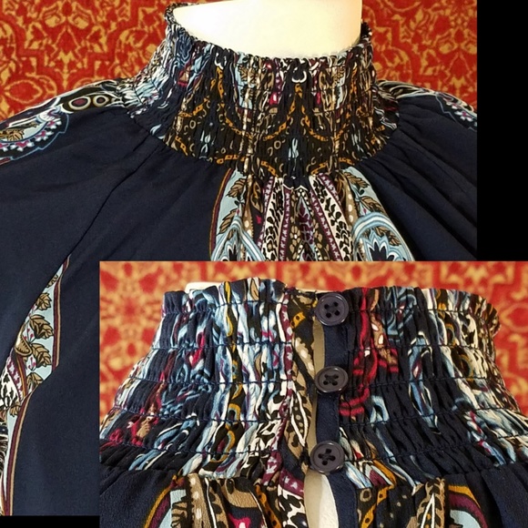NEW CHICO"S Navy paisley sleeve blouse 2 - Picture 5 of 7